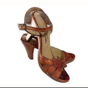 Vintage QuailiCraft Leather + Wooden Heels